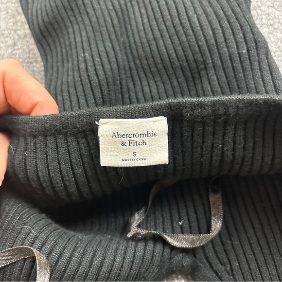 ABERCROMBIE & FITCH Women’s Black Ribbed Halter Top V-neck bodysuit size Small - Picture 3 of 8